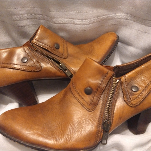 Born Brown Leather Ankle Booties Size 10 - Picture 6 of 10